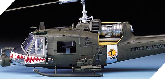 Helicóptero 1/48 -US Army UH-1C Frog- Academy