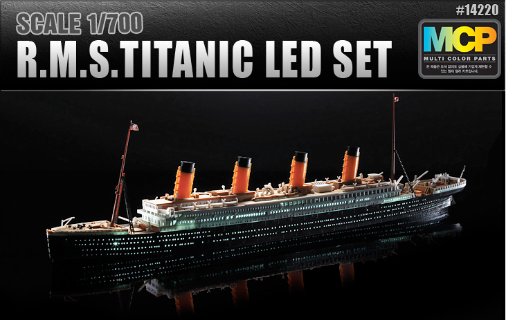 [14220] Barco 1/700 RMS Titanic Iluminación Led Academy